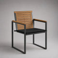 Sedia da giardino con braccioli in acciaio verniciato e legno massello di acacia, cuscino nero, 57 x 60 x 88 cm
